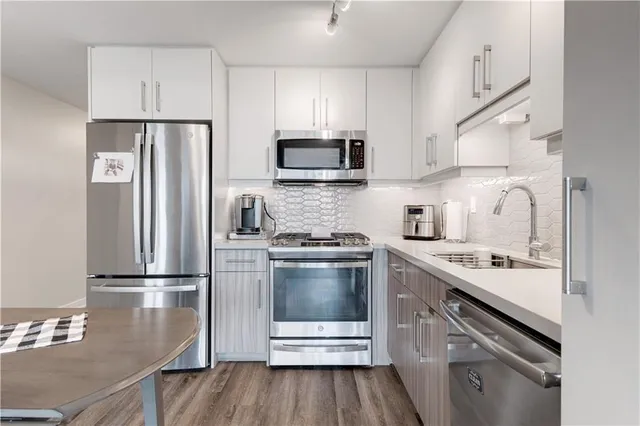 Additional image 34 of 2007 JAMES St Unit 1301