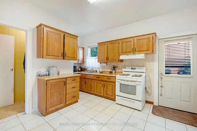 Additional image 10 of 528 Hughson St