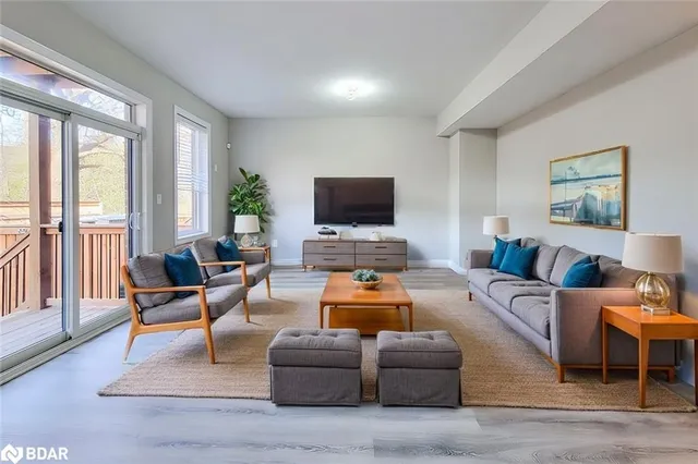 Additional image 7 of 445 Ontario Street South St Unit 2