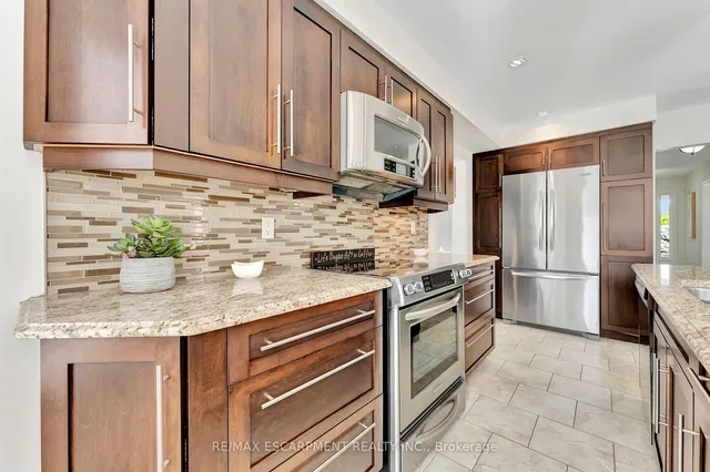 Additional image 13 of 19 Falconridge Dr