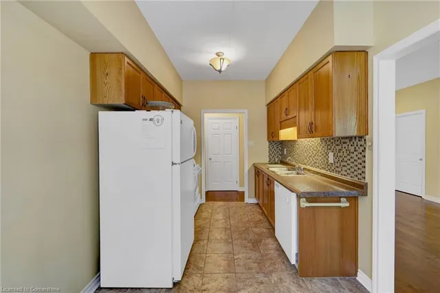 Additional image 18 of 416 Limeridge Rd Unit 109