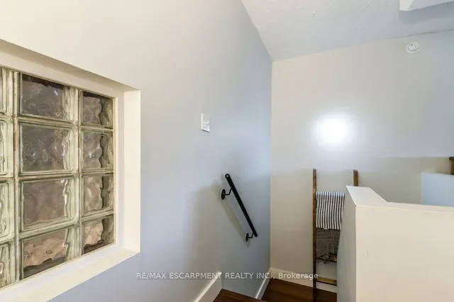 Additional image 23 of 50 Main St Unit 405