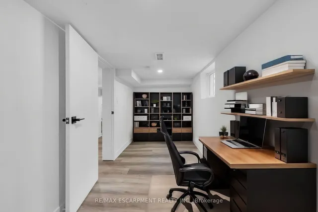 Additional image 28 of 21 Weir St