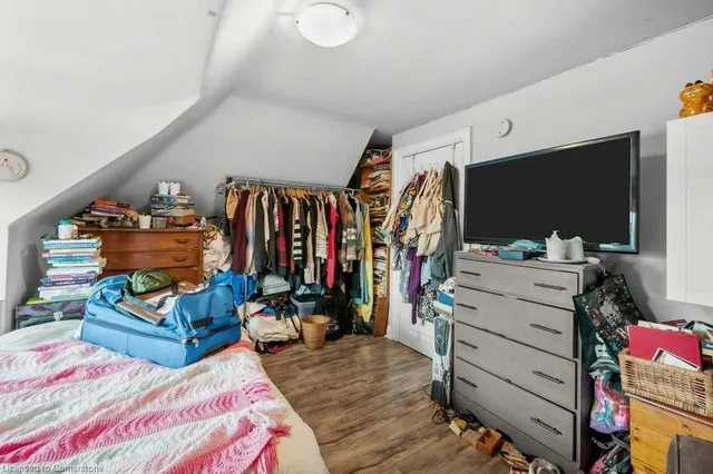 Additional image 35 of 95 Spadina Ave