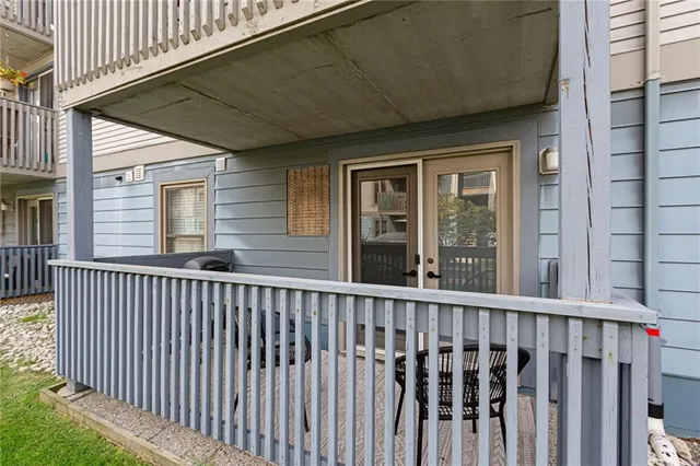 Additional image 26 of 2010 CLEAVER Ave Unit 103