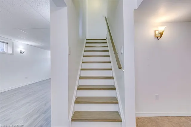 Additional image 35 of 91 Bridgeport Cres