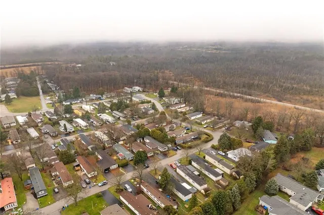 Additional image 37 of 94 Maple Cres