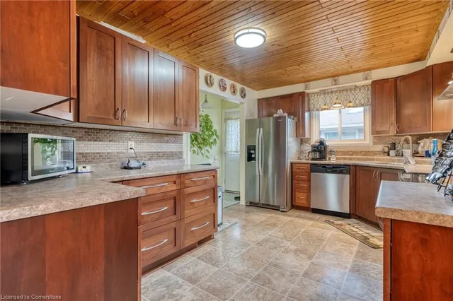 Additional image 6 of 53 Anna Capri Dr