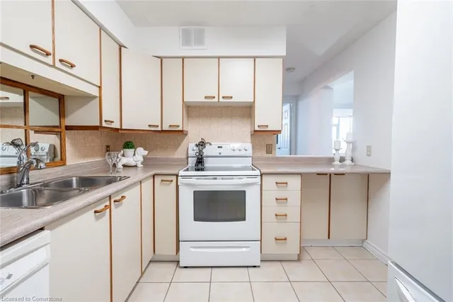 Additional image 16 of 5280 Lakeshore Rd Unit 105