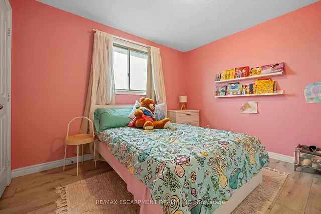 Additional image 18 of 76 Redfern Ave