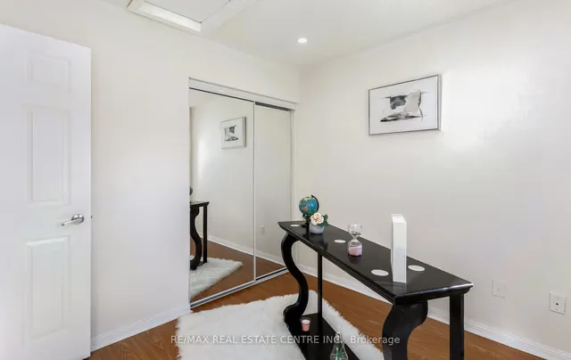 Additional image 30 of 1096 Barclay Circ