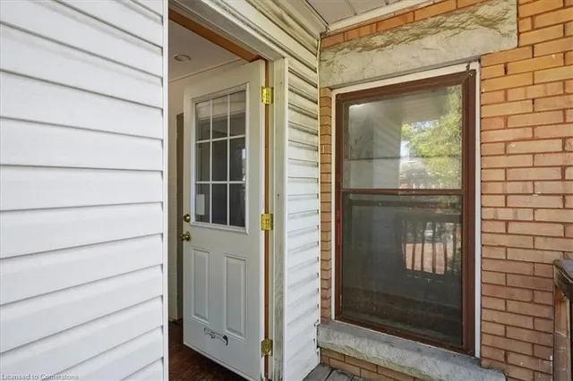 Additional image 49 of 76 Spadina Ave