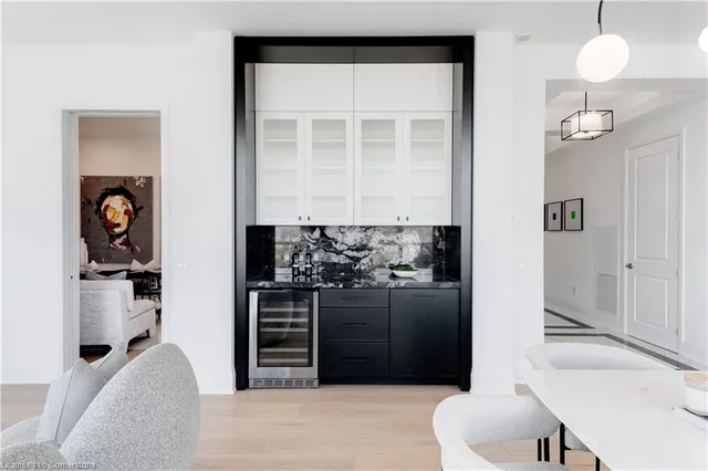 Additional image 40 of 2007 James St Unit 2201