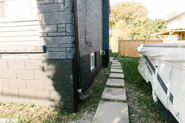 Additional image 33 of 673 Knox Ave
