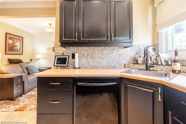 Additional image 21 of 89 Larraine Ave