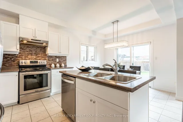 Additional image 15 of 71 Chamomile Dr