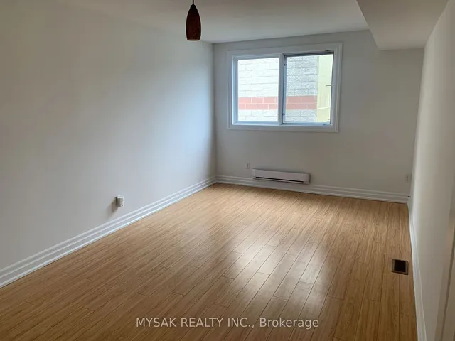 Additional image 10 of 985 Kingsway Dr