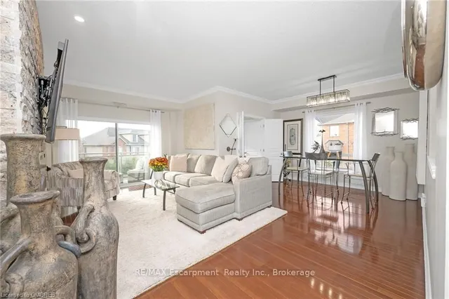 Additional image 10 of 5070 FAIRVIEW St Unit 209