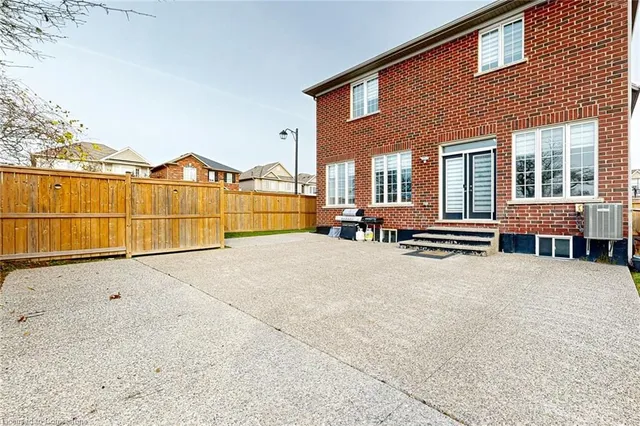 Additional image 40 of 4 Brigham Ave