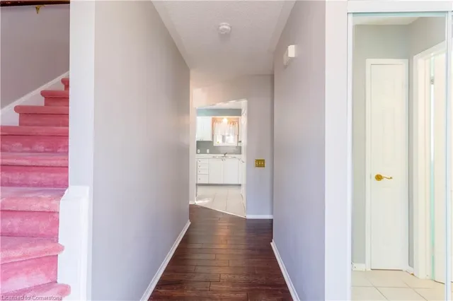 Additional image 4 of 331 Silverbirch Blvd