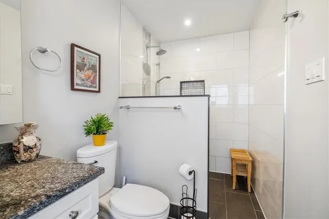 Additional image 17 of 971 BOOTHMAN Ave