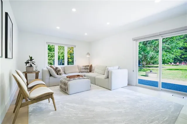 Additional image 23 of 2260 BRITANNIA Rd