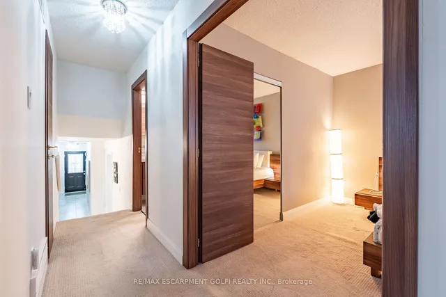 Additional image 23 of 46 VESPER Crt