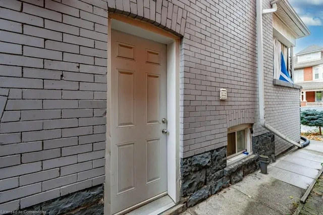 Additional image 37 of 95 Spadina Ave