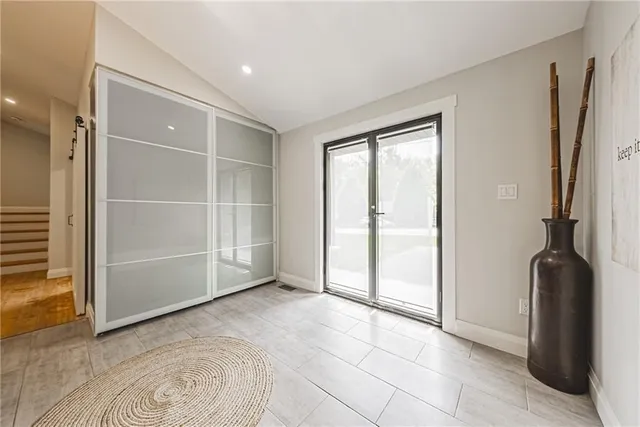 Additional image 5 of 829 FOREST GLEN Ave