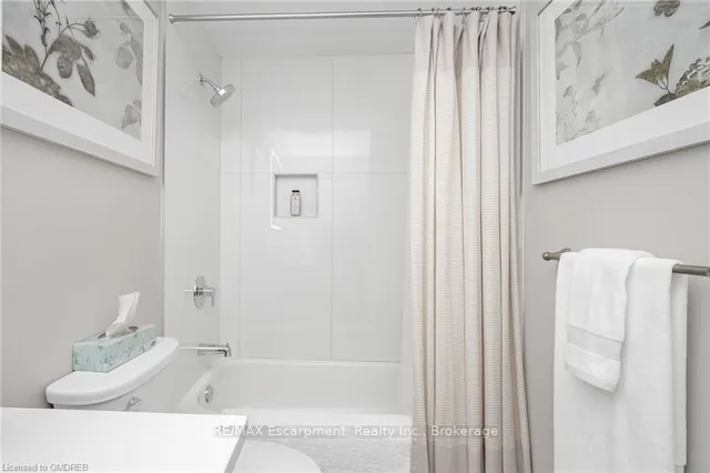 Additional image 30 of 5070 FAIRVIEW St Unit 209