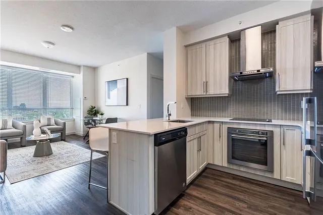 Additional image 3 of 2081 FAIRVIEW St Unit 1406