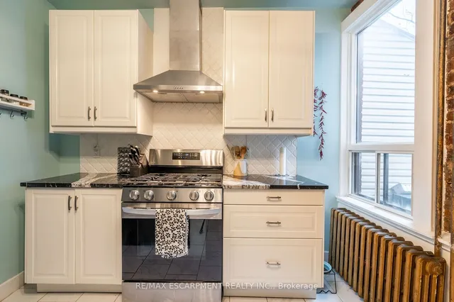 Additional image 3 of 166 Catharine St