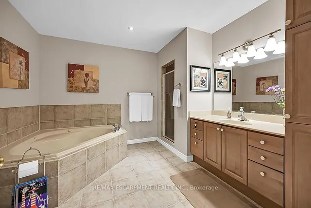 Additional image 20 of 3000 Creekside Dr Unit 601