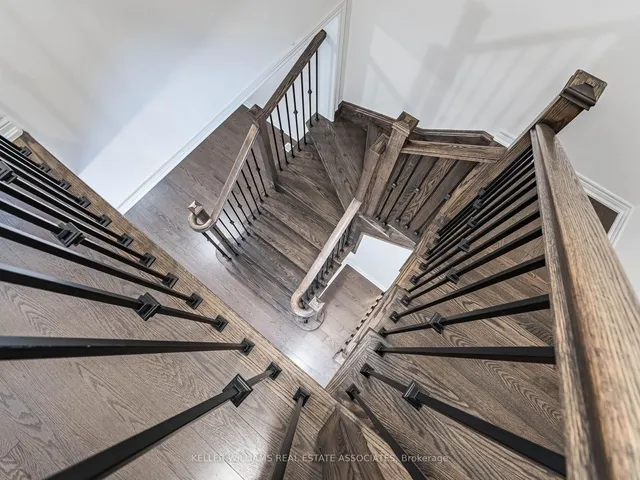 Additional image 22 of 18 Heming Tr