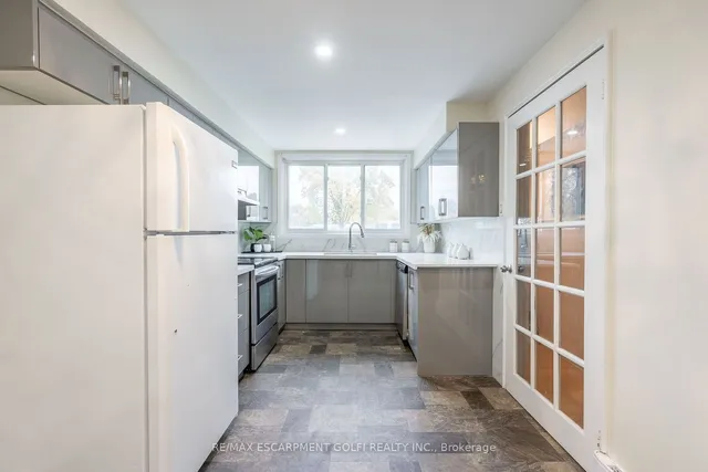 Additional image 12 of 25 Britten Clse Unit B52