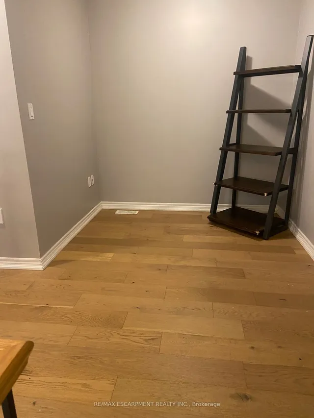 Additional image 22 of 44 PELECH Cres