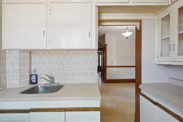 Additional image 29 of 76 Spadina Ave