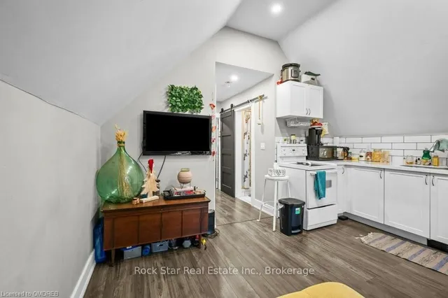 Additional image 30 of 191 WENTWORTH St
