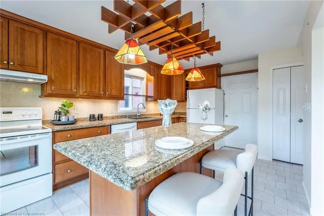 Additional image 15 of 54 Goldcrest Dr