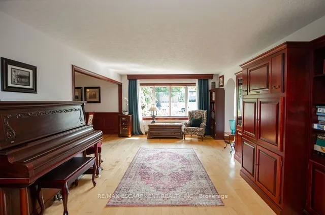 Additional image 16 of 341 Clarendon Dr