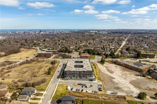 Additional image 18 of 1 Redfern Ave Unit 403