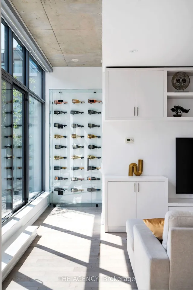 Additional image 8 of 650 King St Unit PH01