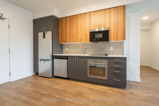 Additional image 6 of 415 Main St Unit 301