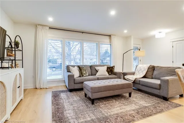 Additional image 10 of 685 Iroquois Ave