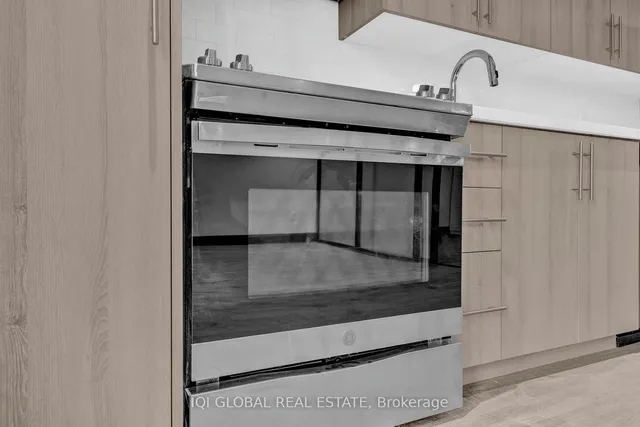 Additional image 14 of 121 King St Unit 404