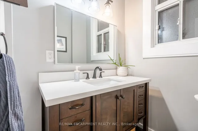 Additional image 12 of 166 Catharine St