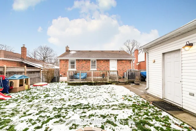 Additional image 39 of 16 Fernwood Cres