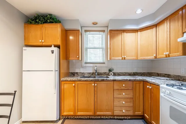 Additional image 17 of 202 CANADA St