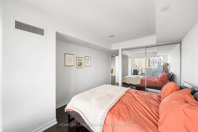 Additional image 17 of 386 Yonge St Unit 2403