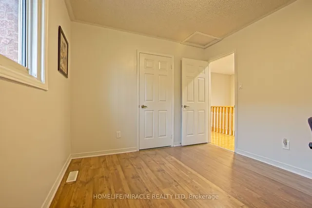 Additional image 18 of 157 Cinrickbar Dr